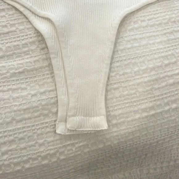 Women’s white bodysuit! XS! NWOT 💌🎀 - Picture 3 of 6